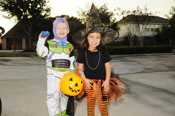 Trick or Treating ~ Lorelai and her best friend, Andrew
