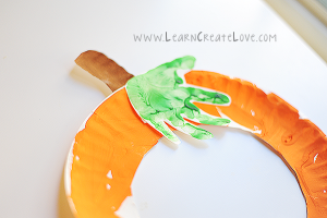 Paper Plate Pumpkin Wreath